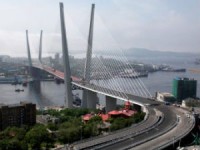 Мост в бухте Золотой Рог строится и практически строительство закончено