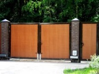 Распашные ворота для загородного дома