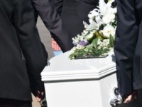 Как правильно организовать похороны и прощание с близким человеком