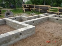 Использование ленточных бетонных фундаментов в строительстве коттеджей.