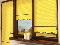 Декорирование окон кухни рулонными шторами