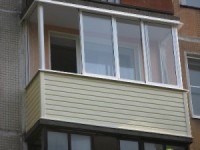 Остекление балкона в современной квартире