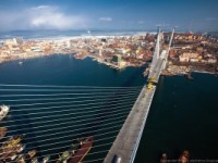 Последние строительные дни ведутся на мосту в бухте Золотой Рог
