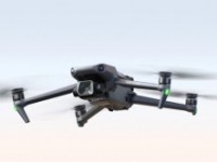 Новое поколение DJI Mavic 3 квадрокоптеров в воздухе