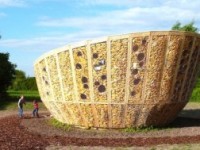 Необычный дом с фасадом из кукурузных початков