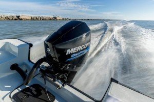 200hp-seapro-210guardian-saltwater-2017-lifestyle-10-600x400